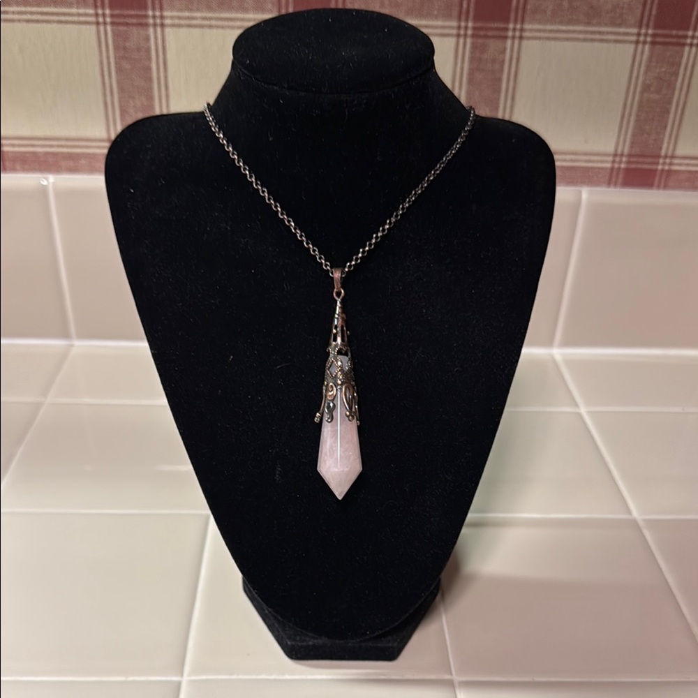 NWOT: Rose Quartz Pendant Necklace